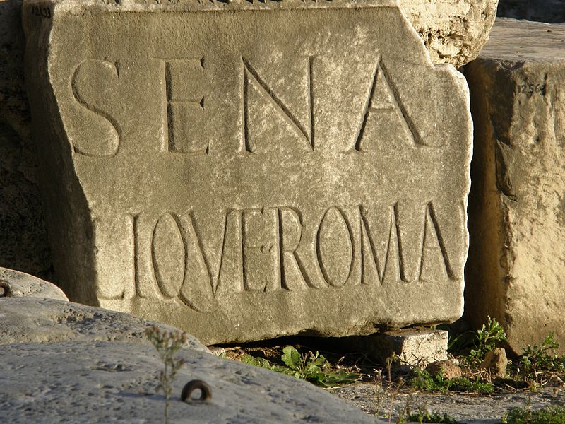 Фрагмент надписи на стене Римского форума 